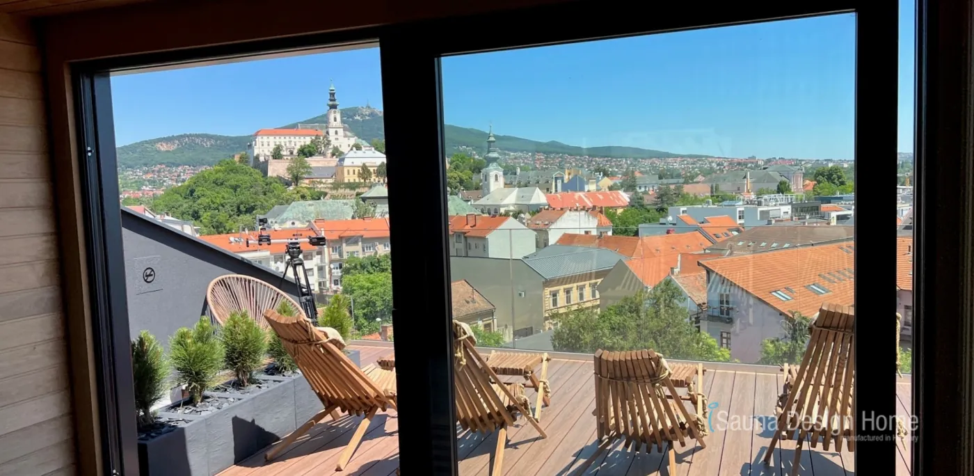 Wellness terasa se saunovým domem